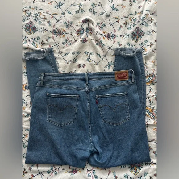 Levi’s 721 Skinny Jeans - Picture 6 of 6